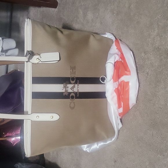 Coach Purse - Picture 2 of 7